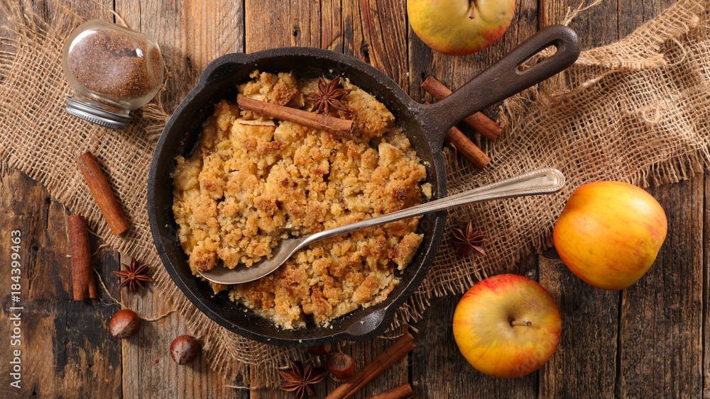 Gesunder Apple Crumble – einfaches Rezept mit Haferflocken & Nüssen (für 4 Portionen)